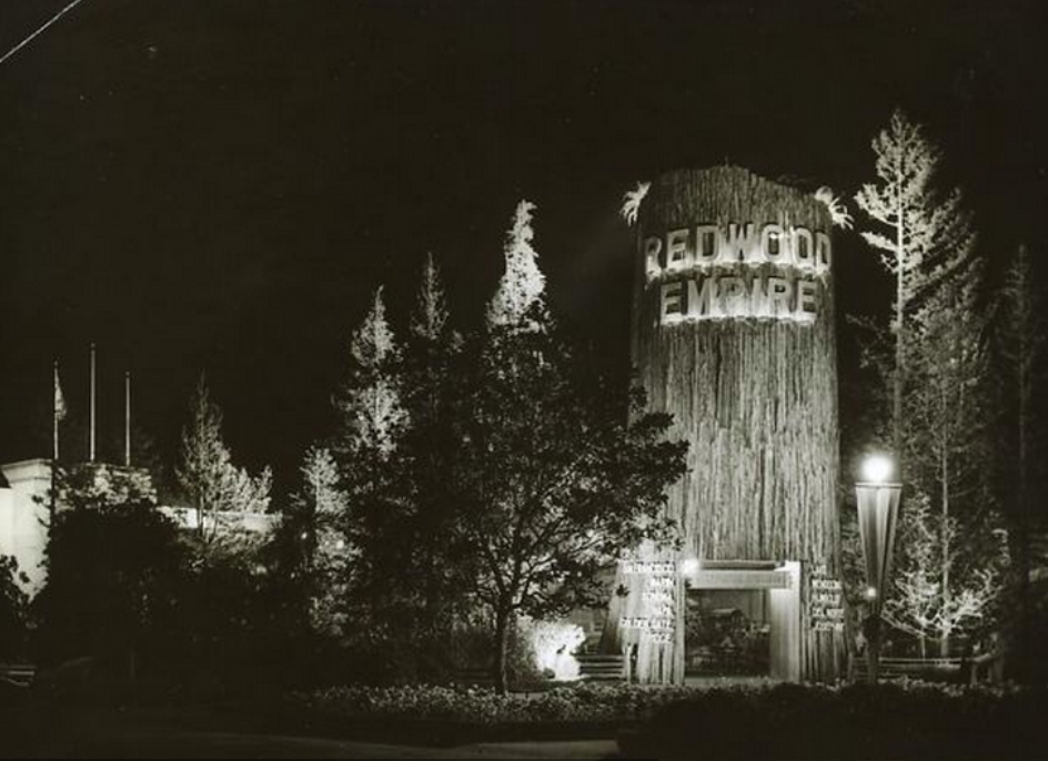 Entrance to the very Californian "Redwood Empire" exhibition at the GGIE, 1939 (Chronicle Archives).